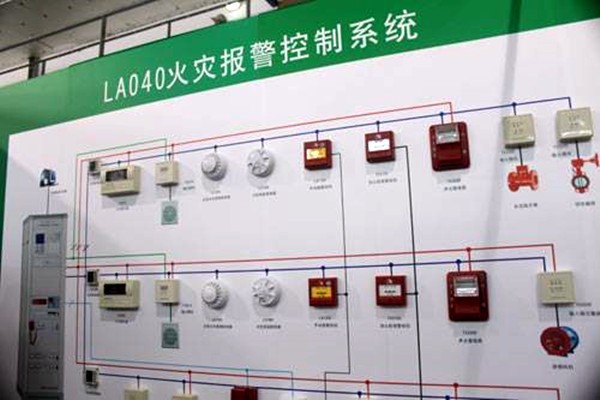 出現(xiàn)火警時(shí)，樓宇控制系統(tǒng)如何快速做出反應(yīng)？