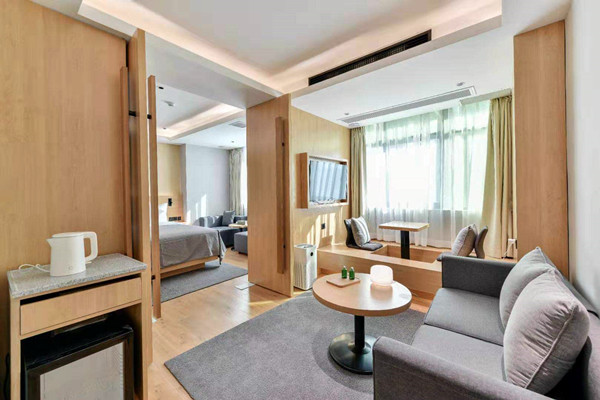 客房控制系統是一套簡單的控制程序？